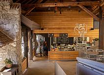 Vorfreude programmiert: Der Eingangsbereich zu den Beatushöhlen. (bei Klick vergrösserte Ansicht Bild)