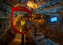 «Grand Tour of Switzerland»-Punkt in der zauberhaften Welt der Beatushöhlen. (bei Klick vergrösserte Ansicht Bild)