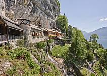 Der Weg hinauf zum Eingangsbereich und zum Restaurant der Beatushöhlen ist ein wunderbarer Spaziergang mit viel Aussicht. (bei Klick vergrösserte Ansicht Bild)